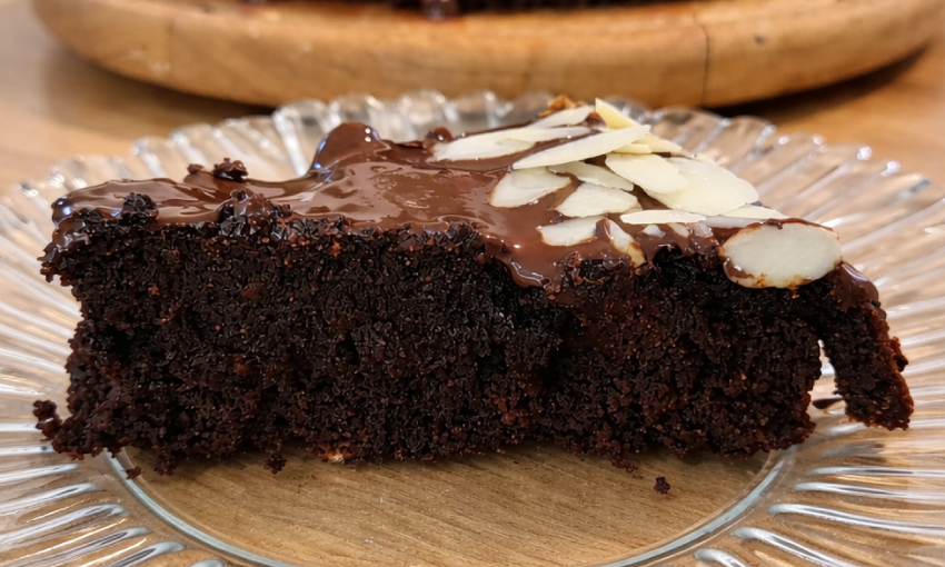 Posna čokoladna torta sa jagodama