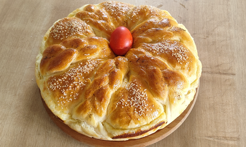 Vaskršnja punjena pogača